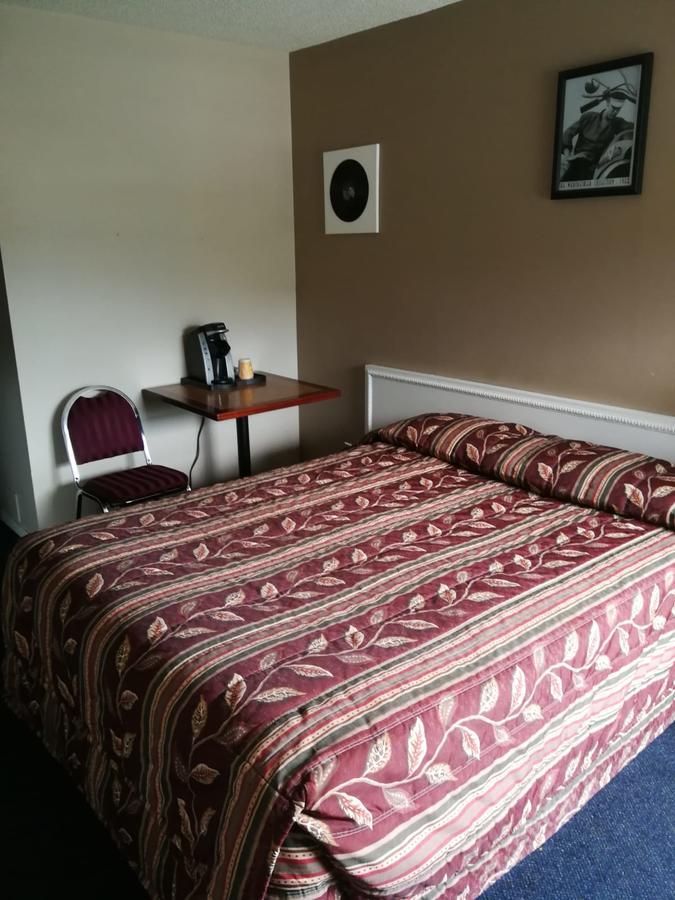 Merritt Desert Inn Bagian luar foto