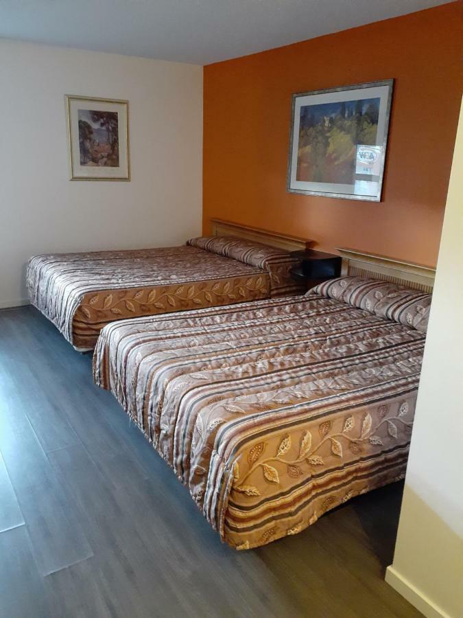 Merritt Desert Inn Bagian luar foto